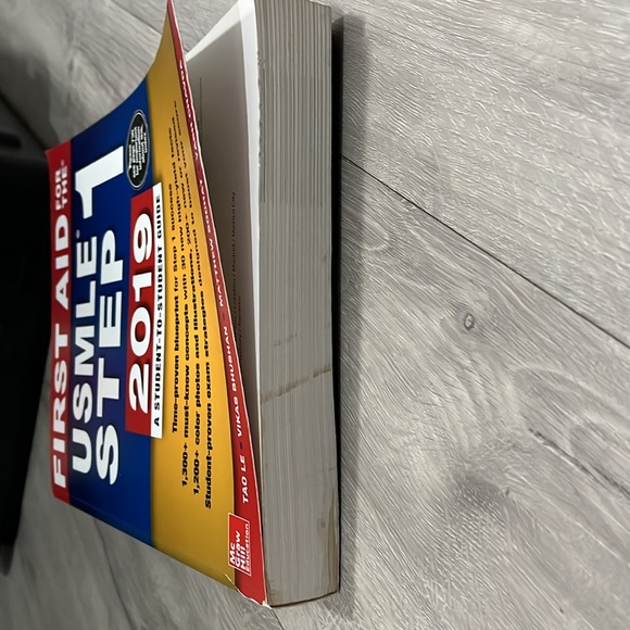 First Aid Usmle Step 1 Study Book - Picture 4 of 5